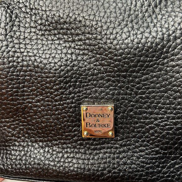 Dooney and Bourke Pebbled Leather Kiss Lock Coin & Credit Card Black Purse - Picture 6 of 6